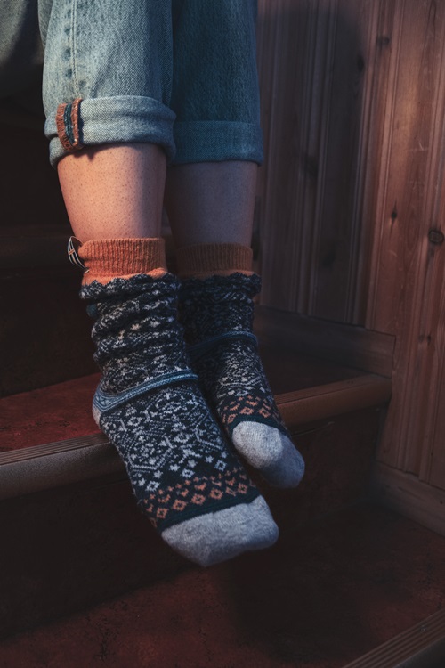 Varma ullsockor och yllestrumpor av 80% ull från WOOLWEAR